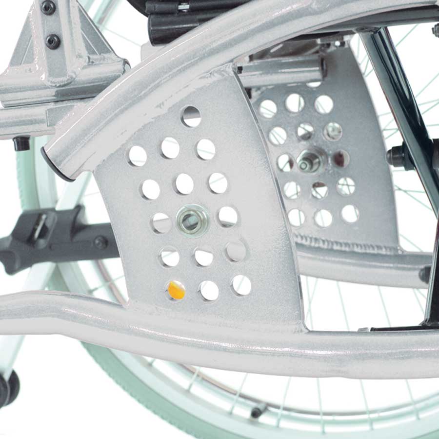 Das UHC Rollstuhlmodell 3.930 Phönix Achsplatten