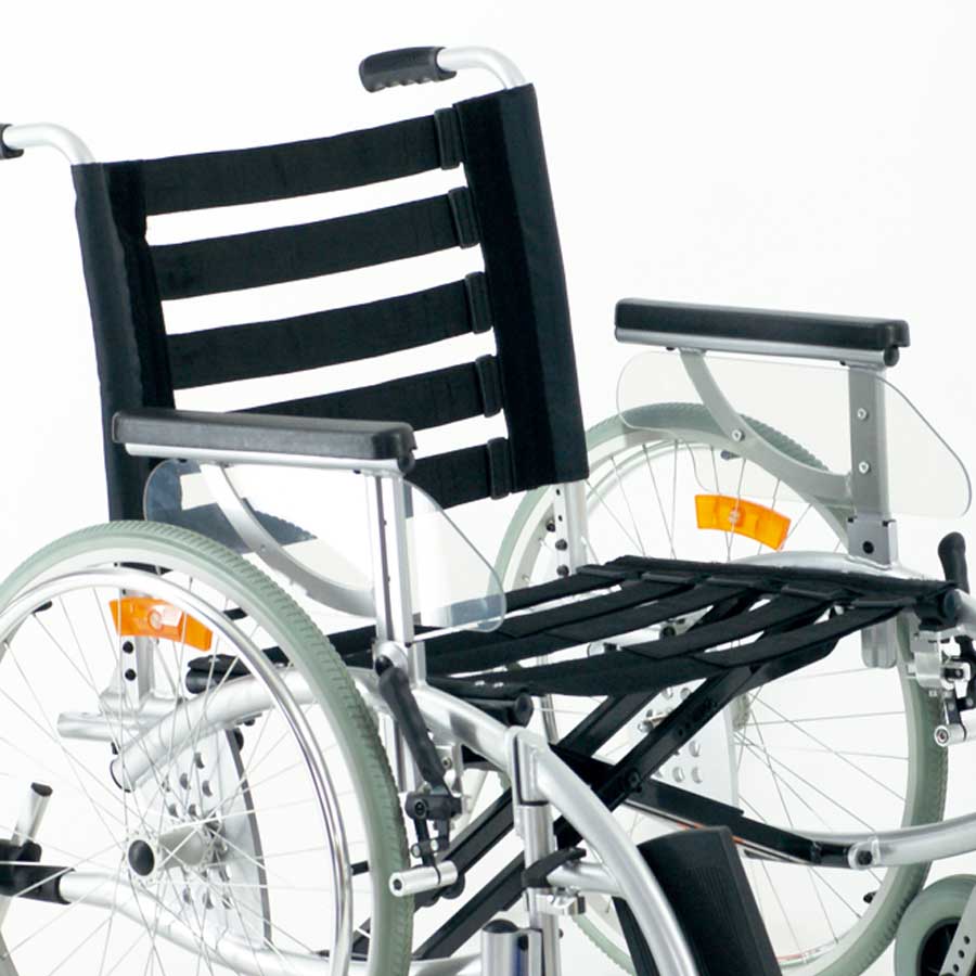 Das UHC Rollstuhlmodell 3.930 Phönix Sitz- und Rückengurte anpassbar